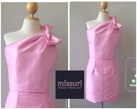 ชุดเพื่อนเจ้าสาวเสื้อไหล่เฉียงจีบติดโบว์สีชมพูแยกชิ้น - missuri